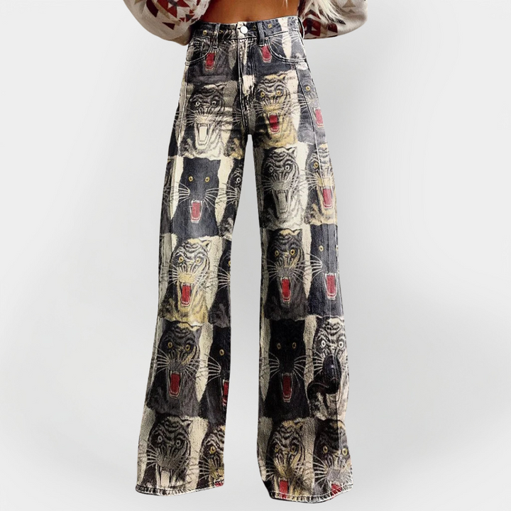 Stylish Jeans with Wide Legs and Comfortable Fit