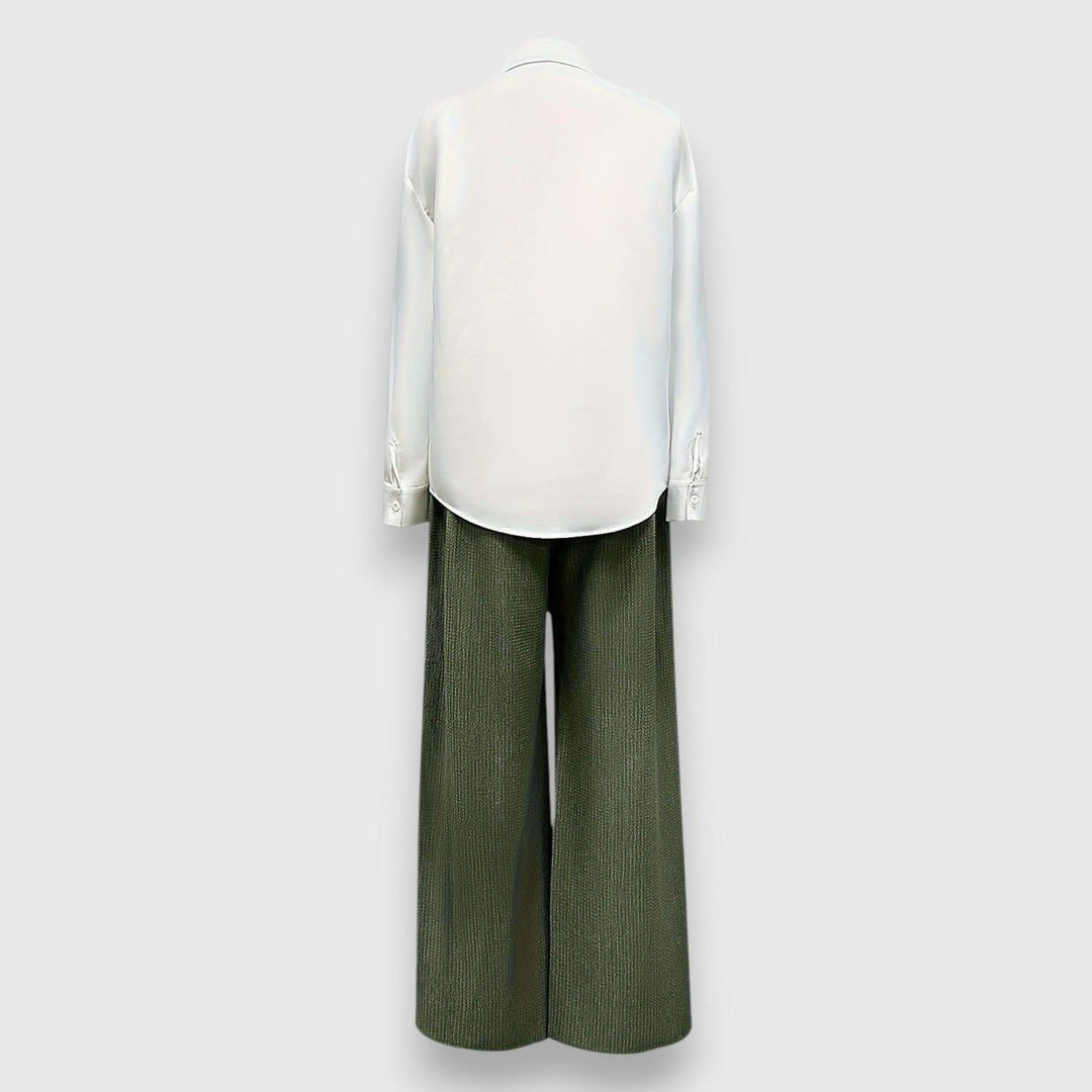 Set with Two-Tone Style